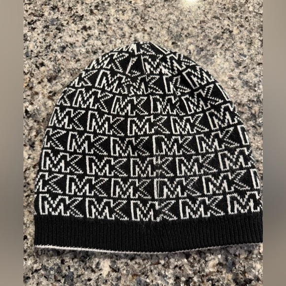 Michael Kors Scarf and Hat - Picture 6 of 6